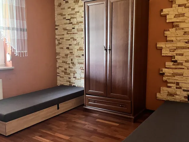 Wnętrze kwatery pracowniczej God Living w Strykowie